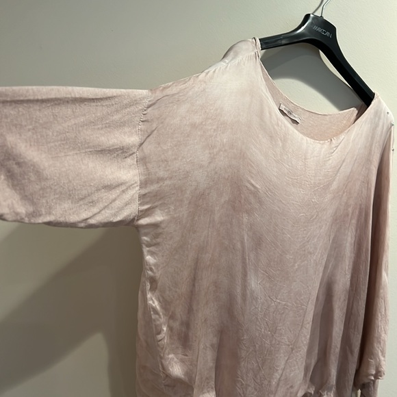 Pink ladies viscose top with several rhinestones on left shoulder - Picture 2 of 3